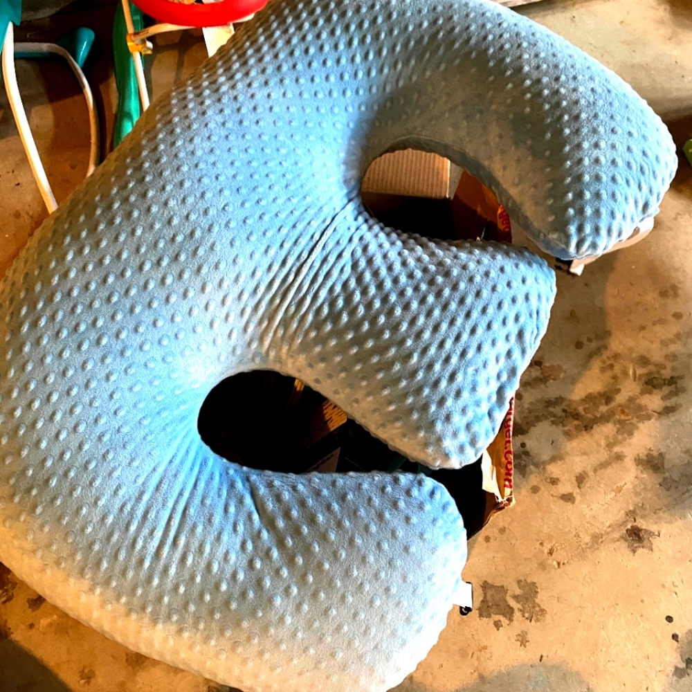 Twin Z breastfeeding pillow